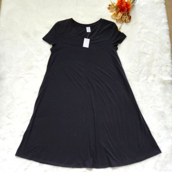 west loop Dresses & Skirts - West Loop Black V-Neck Dress short sleeve Dress